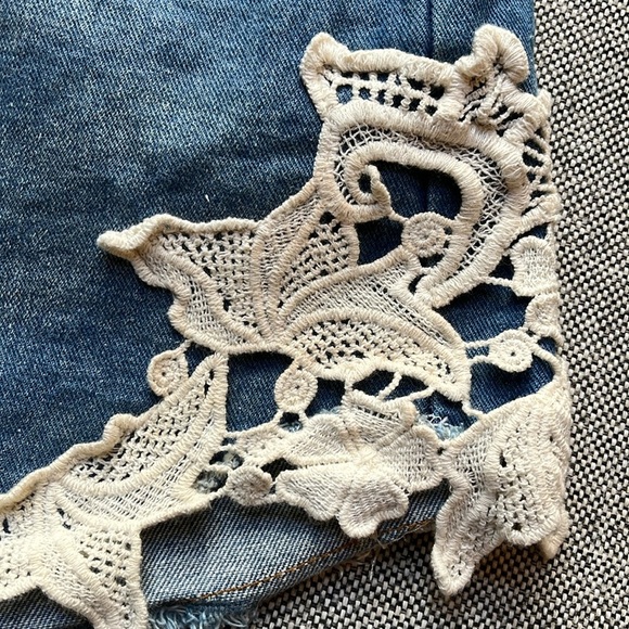 🩵 Vintage High Wasted Denim Shorts with Lace detailing , Size Large - Picture 14 of 17